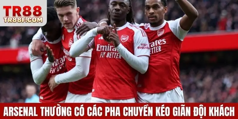 Arsenal thường có các pha chuyền kéo giãn đội khách